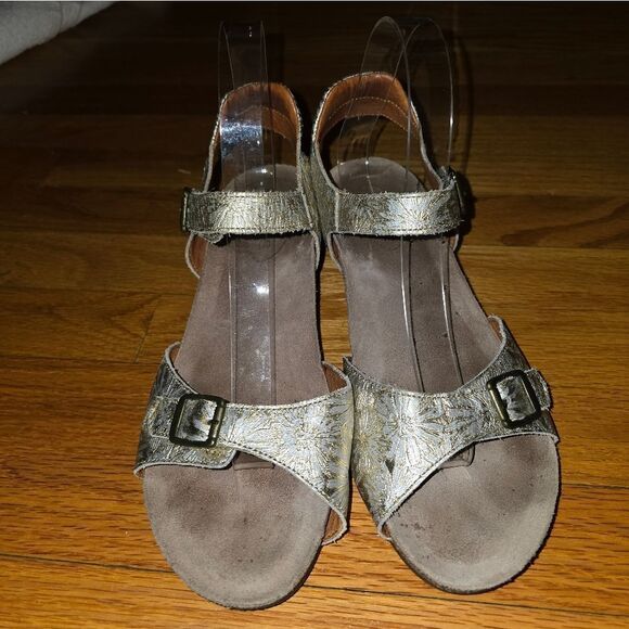 Taos Footwear Gold Leather Slingback Wedge Sandals Womans Size 9-9.5 - Picture 2 of 7